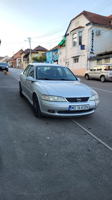 Vând Opel Vectra!