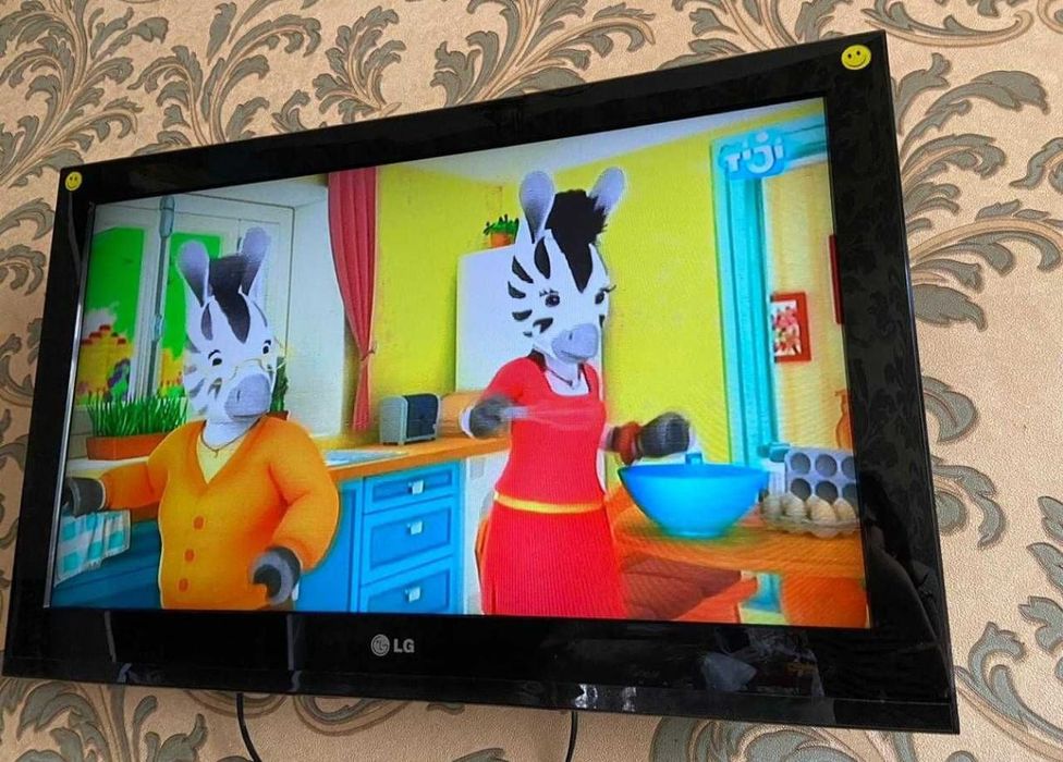 Смарт телевизор LG 82 см WiFi YouTube