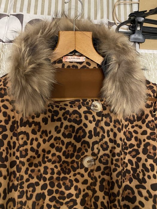 Дамски тренчкот с яка от естествен косъм