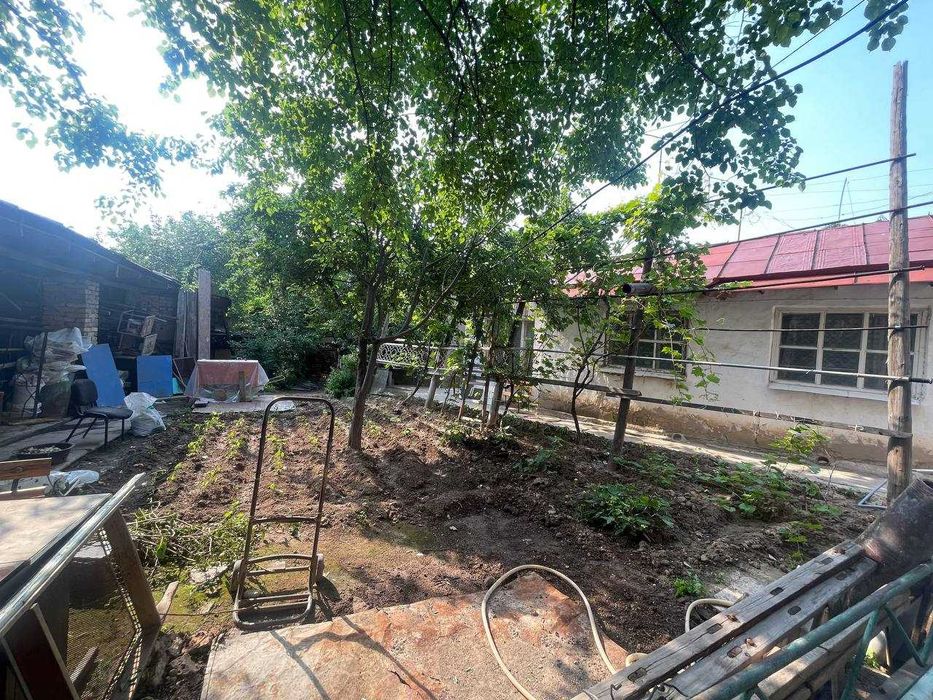 Уй сотилади Яккасарой Б.Хилолий 3-тор 80-уй