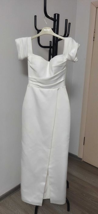 Продам красивое минималистичное платье