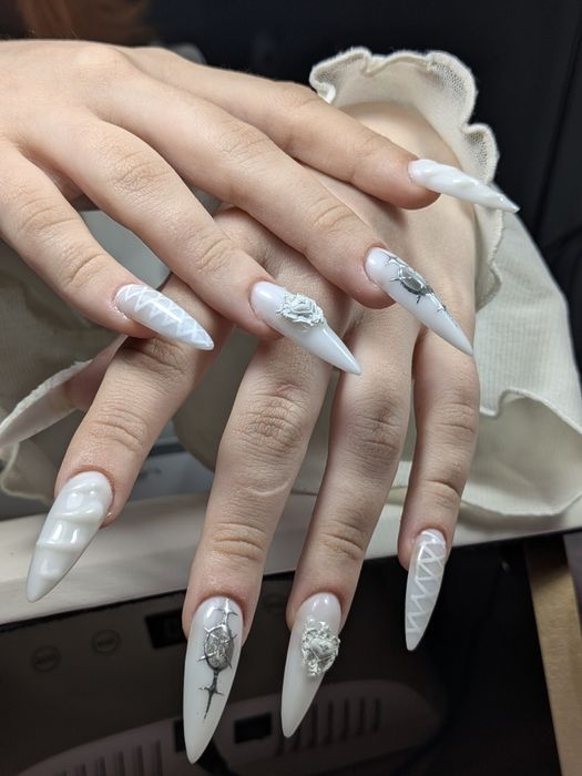 Маникюр в центре за 4000тг