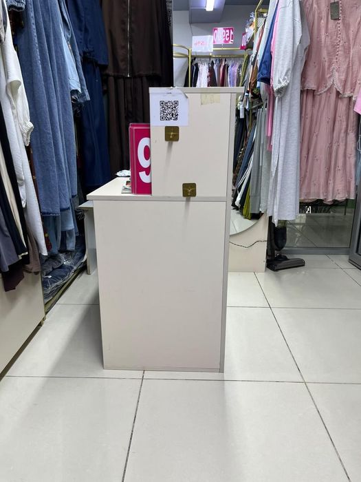 Стол  . В отличном  состоянии.