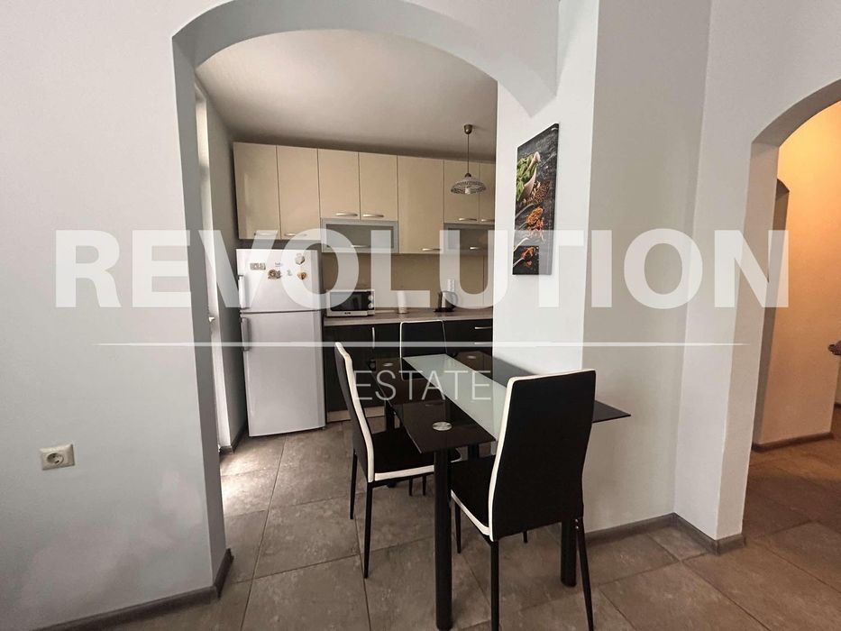 Дава се под наем Тристаен апартамент в Варна, Център - 90 кв.м за 650 € - Снимка #2