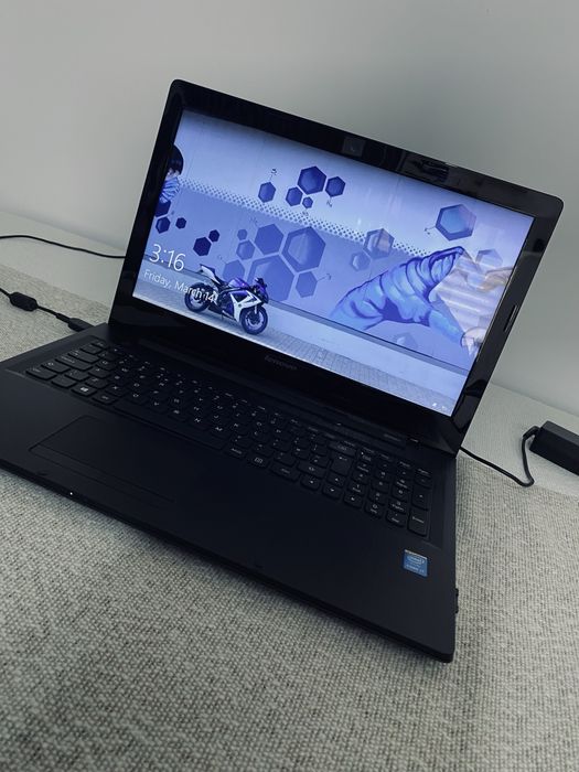 Laptop Lenovo Ideapad cu procesor Intel Core i7