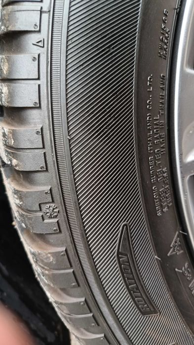 Продавам комплект от 4 броя зимни гуми Falken Eurowinter HS01 SUV. Гумите са в отлично състояние.