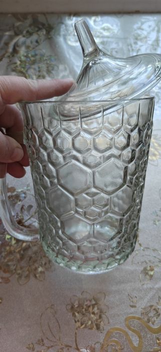 Винтажный стеклянный кувшин