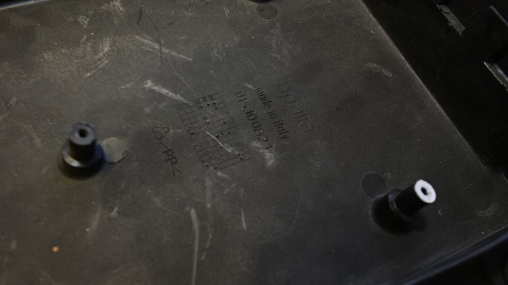 Undertail Plastic Aparatoare Roata Spate Aprilia RSV 1000 1998 - 2003