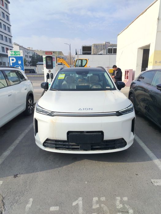 Gac aion i60 Hybrid va elektro variantlari bor, Rustilida