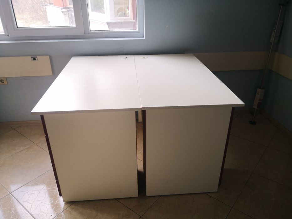 Продавам бюра, офис шкафове и оборудване, запазени .