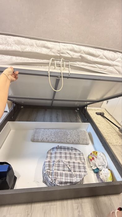 Кровать двуспальная