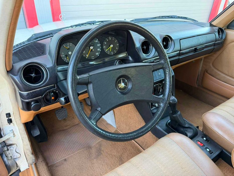 Mercedes-Benz 200 123