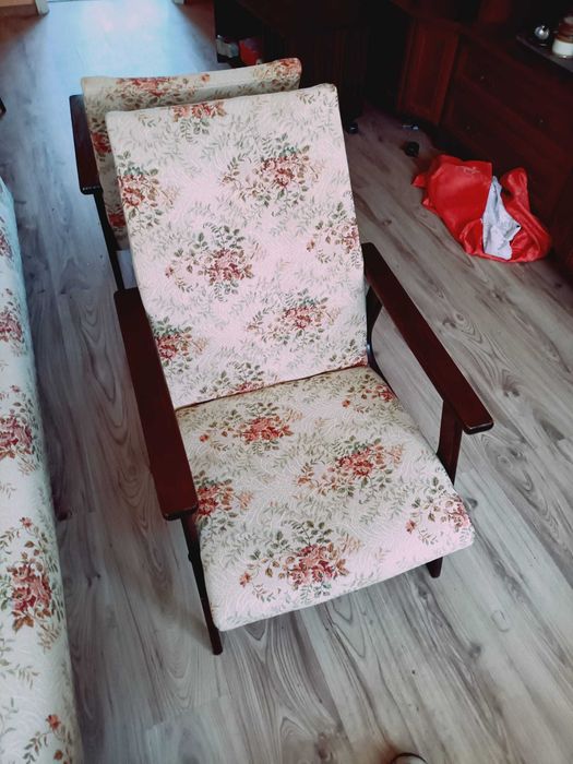 Диван и две кресла