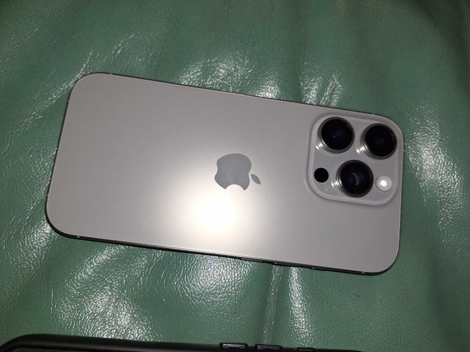 КАТО НОВ! Iphone 16 pro,natural titanium,купуван нов