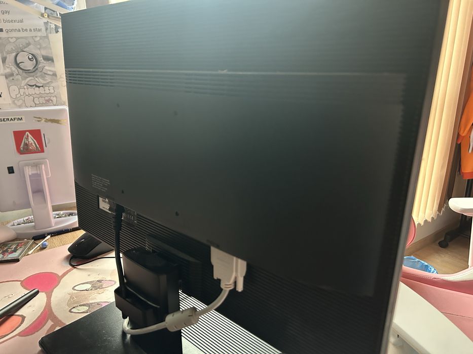 Продавам монитор Acer V226WL  използван!