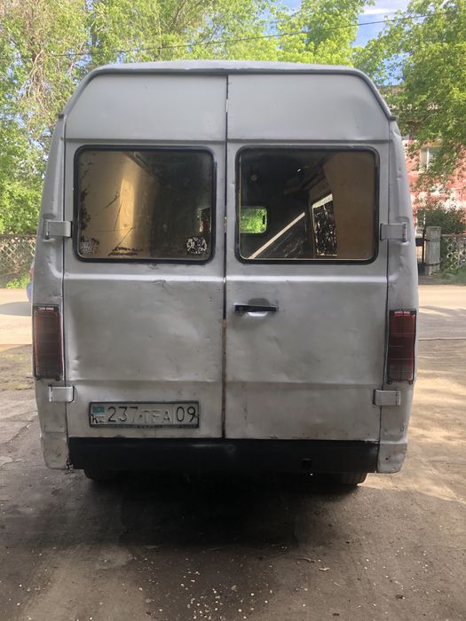 Мерседес 208д (сапог)