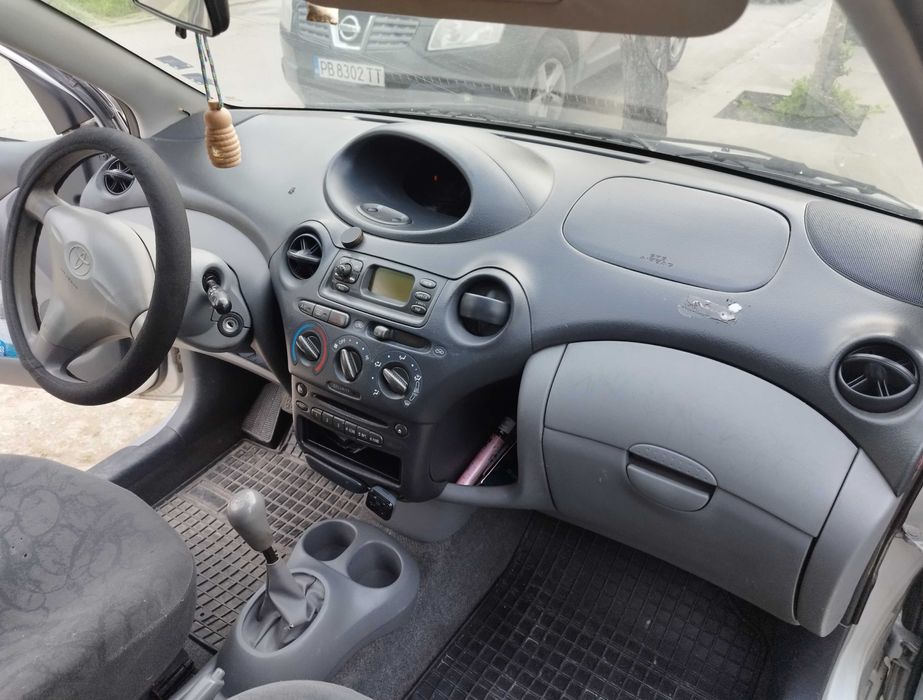 Тойота Ярис продава се