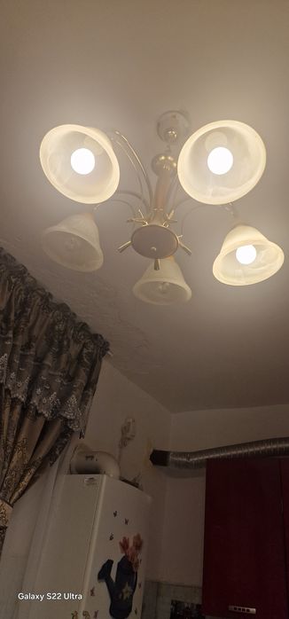 Luste cu becuri economice