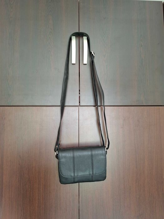 Дамска кожена черна чанта