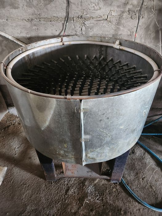 Tovuqni patini tozalaydigan aparat va katyo'l