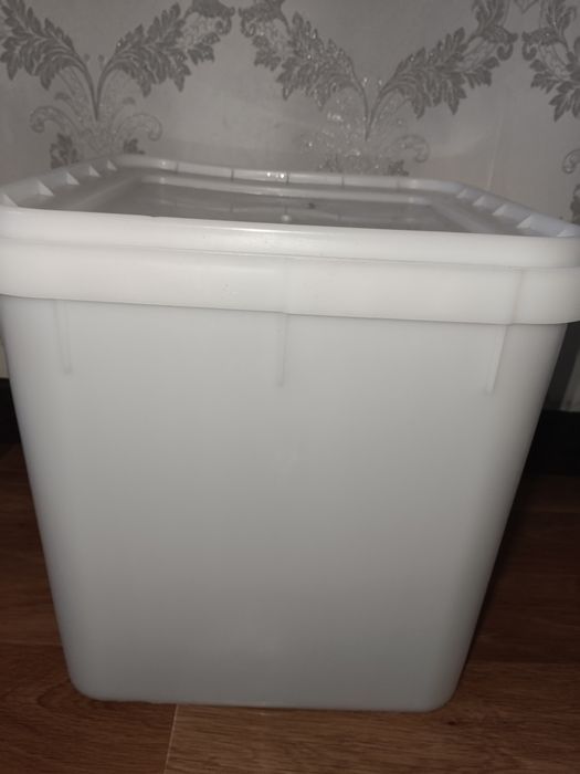 Тара из под мёда пластиковая