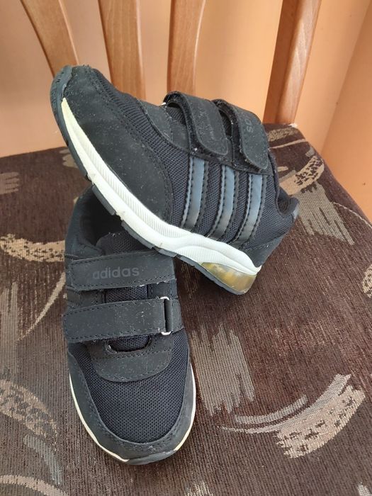 Два броя  маратонки