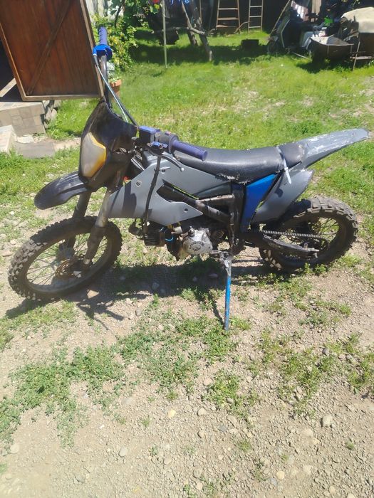 Vând cross urgent!