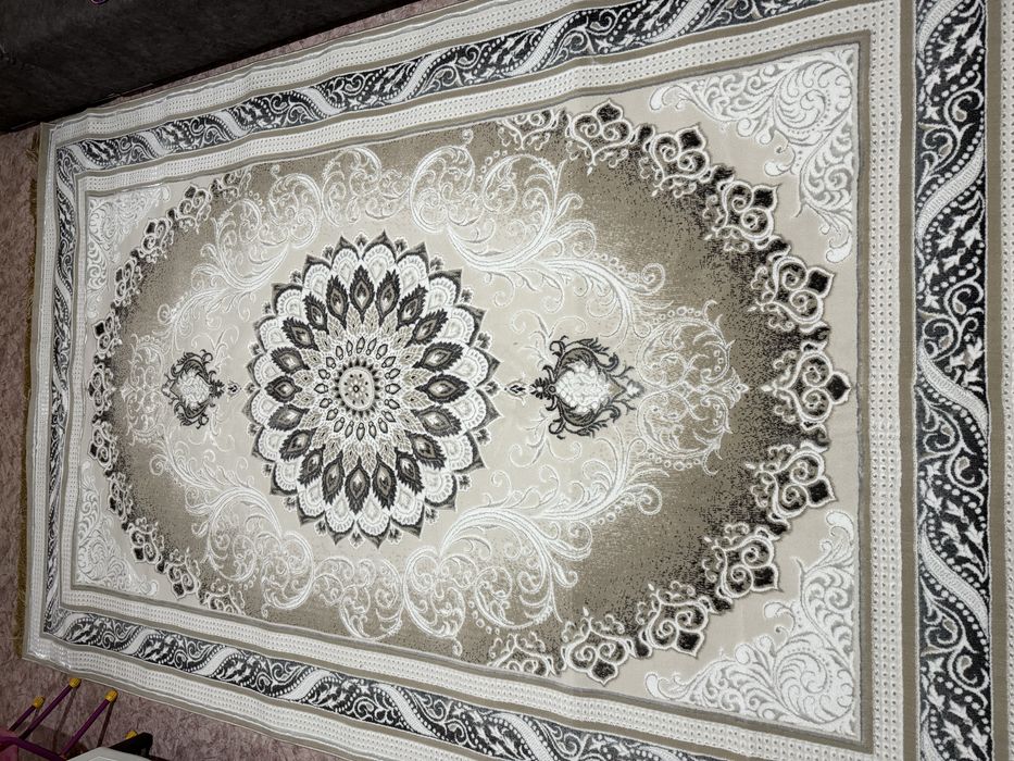 Продам ковер новый