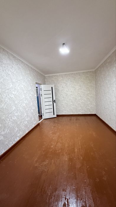 Уй сотилади 1хона 2хона килинган 4-етажка домни 1-етажи падофис вариан