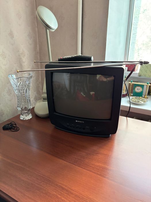 2 телевизора в рабочем состоянии