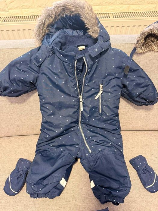 Set combinezon H&M marimea 68 / salopeta iarna bebe + Caciula + Manusi + Botosei