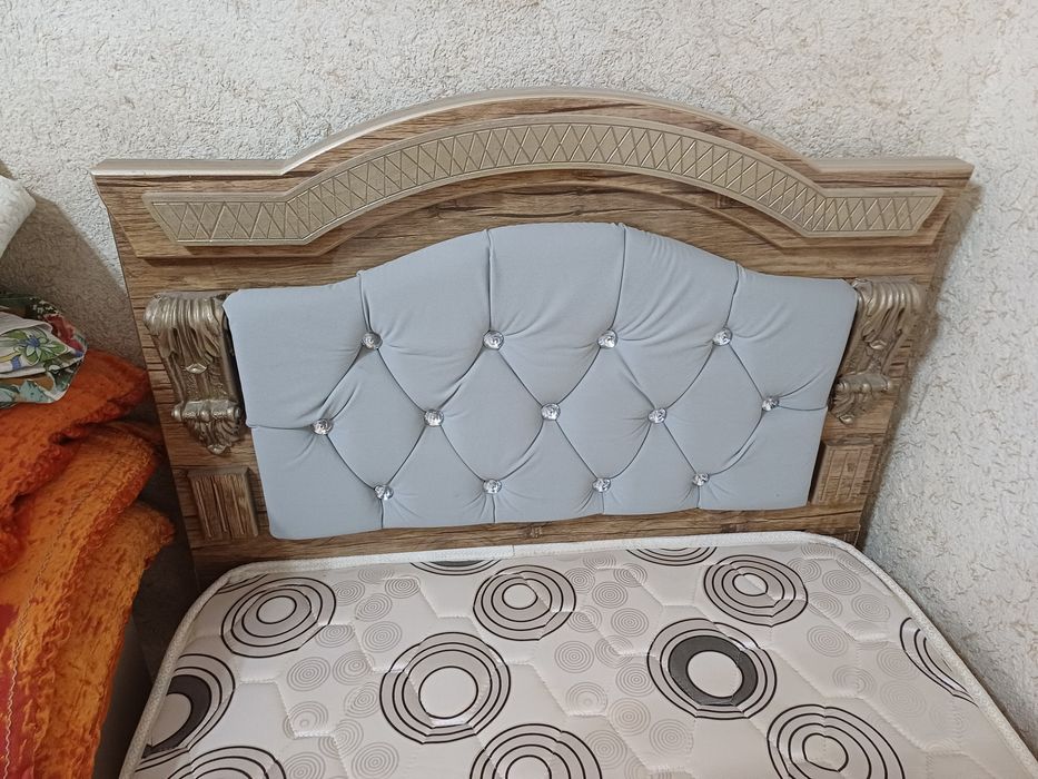 Зудлик билан 1 кишилик диван сотилади