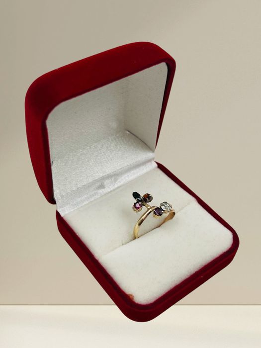 Пръстен с диамант ,сапфир, рубин и аметист