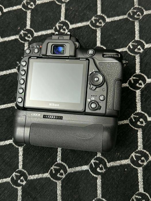 Nikon D7500+Nikon 17-55mm f/2.8G ED на 9883 кадъра