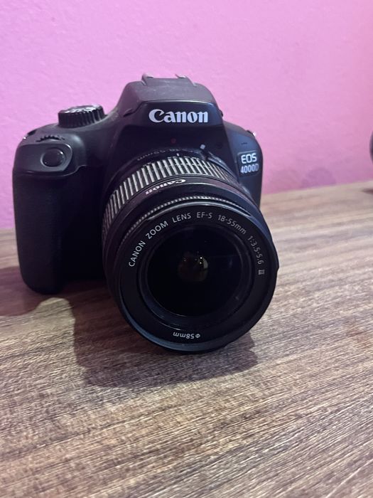 Canon EOS 4000D + обектив 18-55 mm