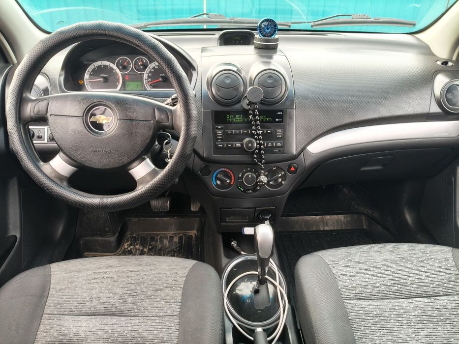 Продам нексию 21 год