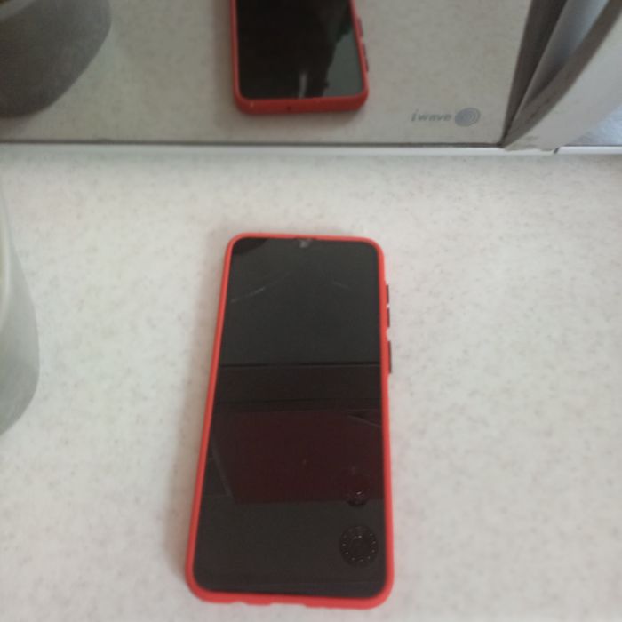 Срочно Продам телефон сломан экран!