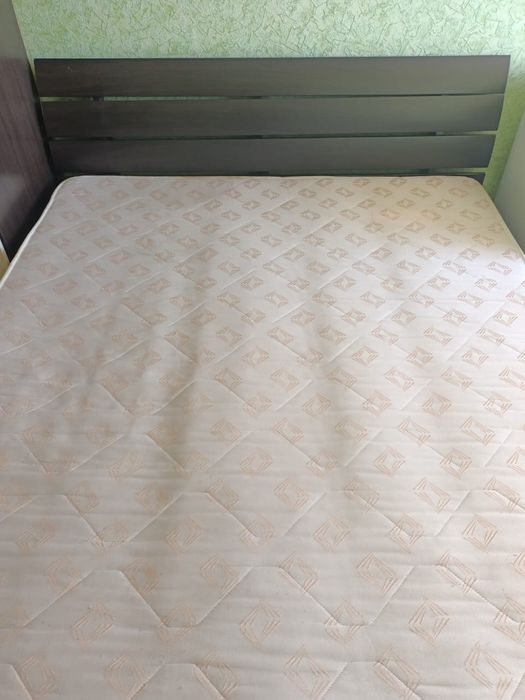 Двухспальная кровать