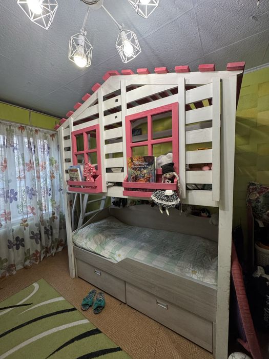 Кравать чердак, дом