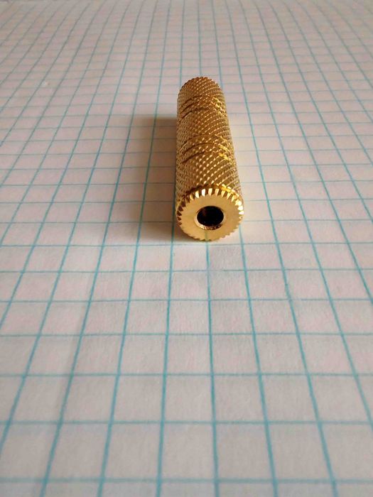 Соединитель для кабеля наушников или микрофона  3.5 мм