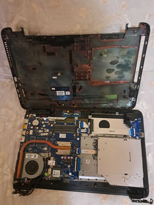 Laptop HP Pavilion 15-BA005NQ, AMD Quad-Core E2-7110, pentru piese