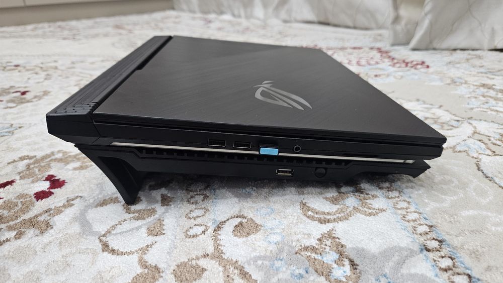 Asus rog strix g712lv