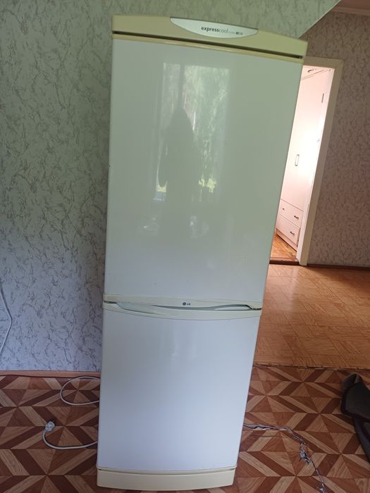 Холодильник марки LG б/у