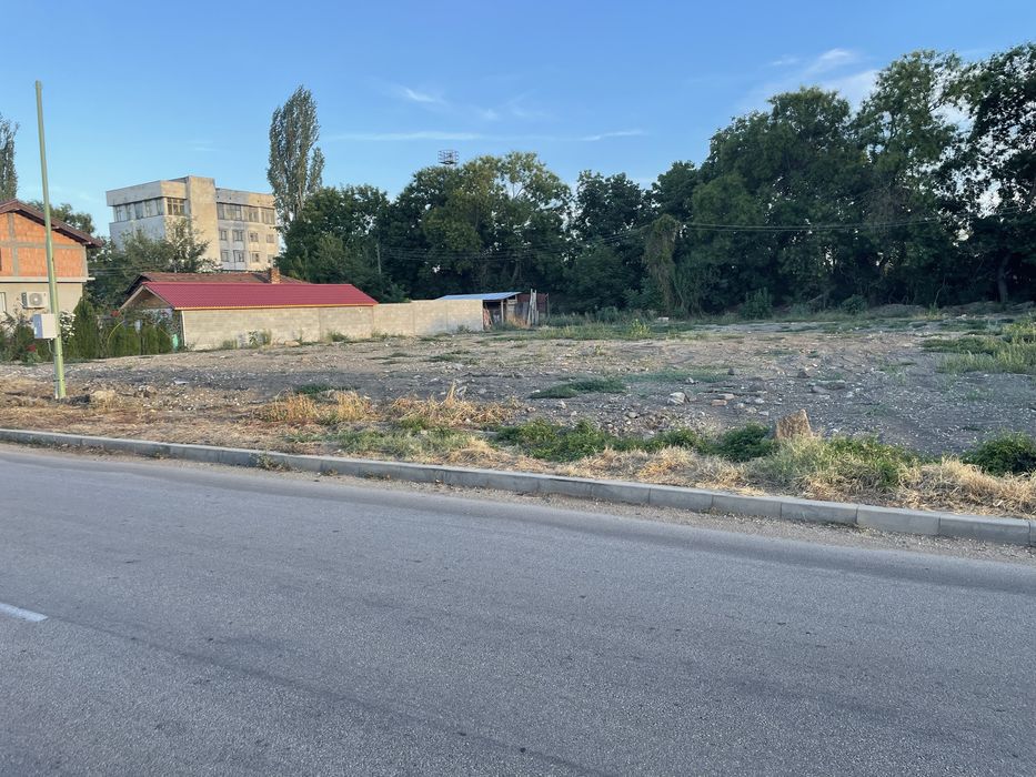 Отдавам парцел под наем 1500кв.м.