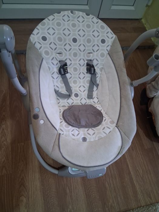 Vând leagăn pe bateri