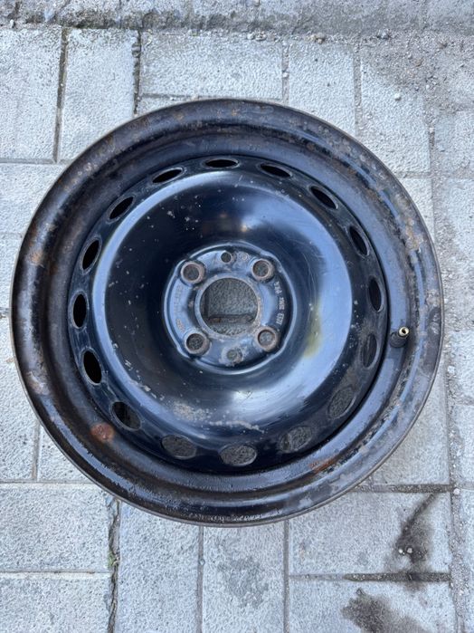 Тенекиени джанти за автомобил.