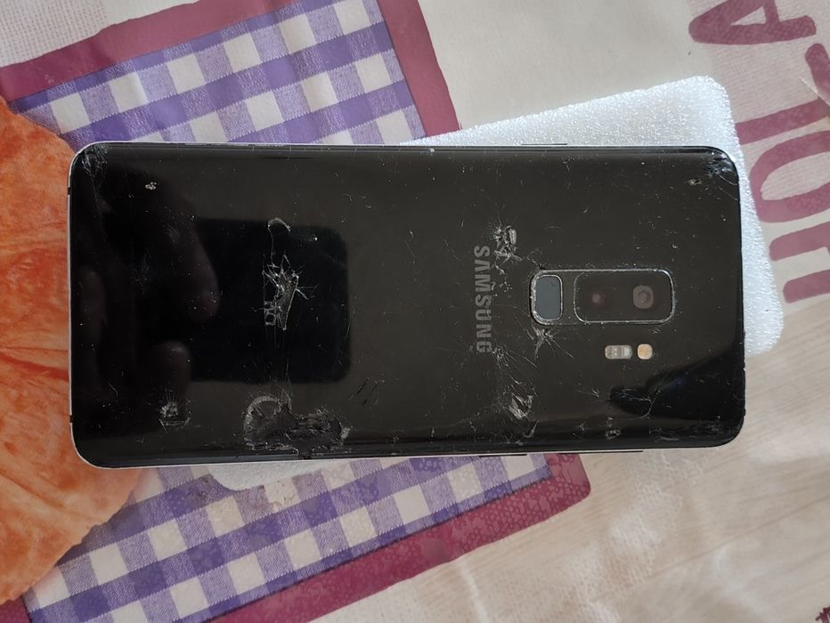 Продам Самсунг с9+