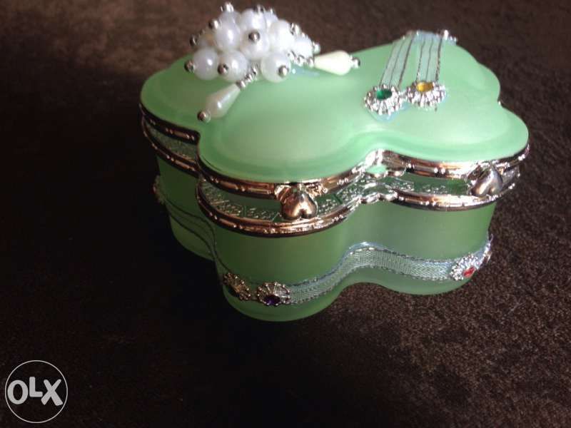 Обеци с русалка Ариел, Кутия за бижута, бижута