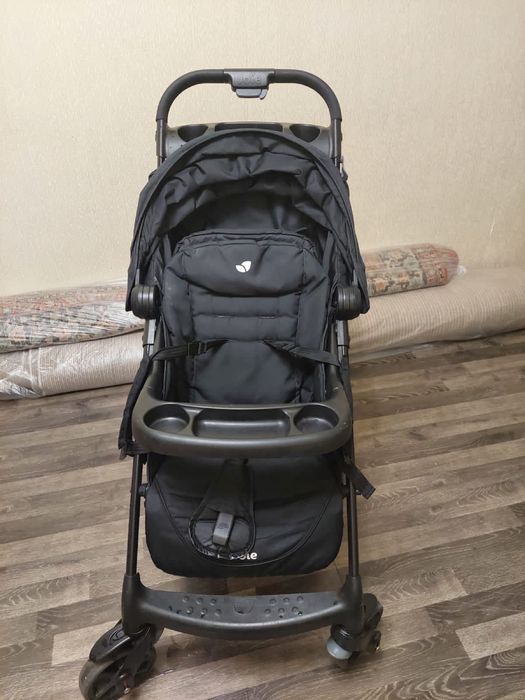 Продам коляску Joie