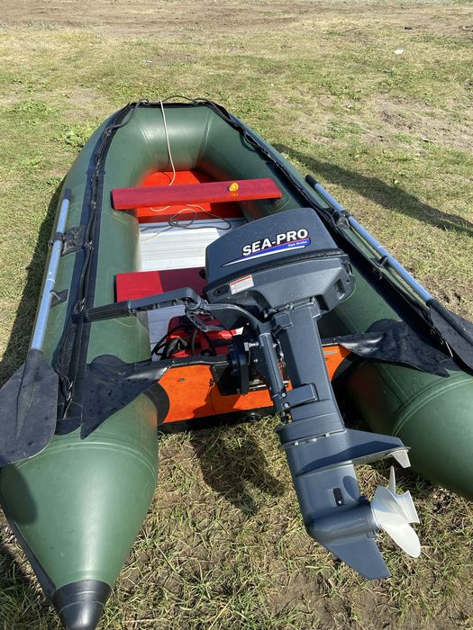 Продам надувную лодку SUZUKI 320